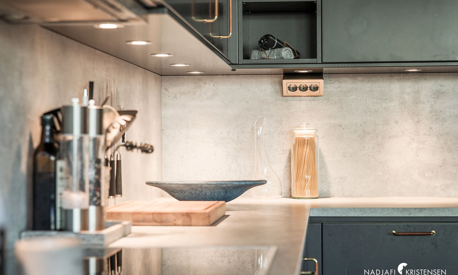 MED90161373D76F481699E30CEAB787F8DD